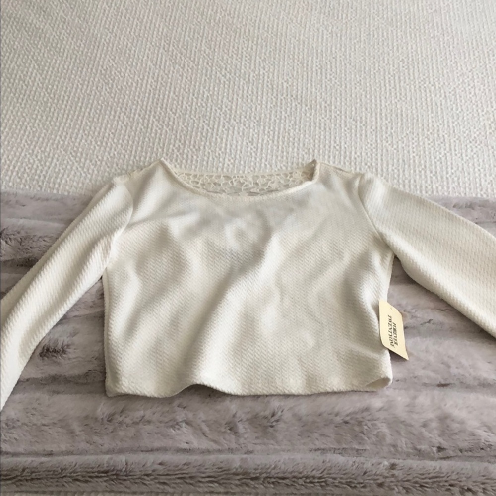 White long sleeve crop top